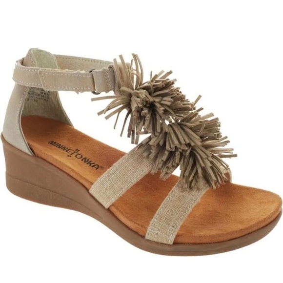 Minnetonka Desi Fringe Wedge - Picture 1 of 12